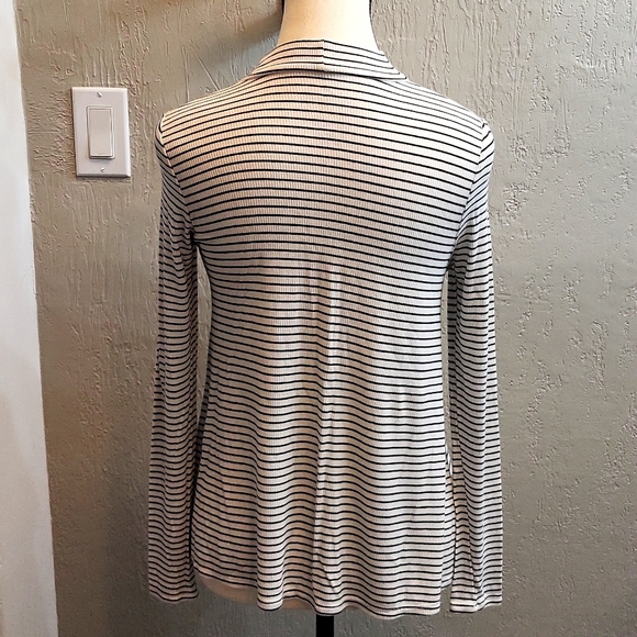 American Eagle Soft & Sexy Rib Keyhole Long Sleeve Top - Picture 4 of 6